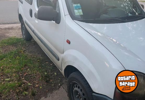 Utilitarios - Renault 2002, 1.9 diesel 5 asient 2002 Diesel 300000Km - En Venta