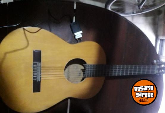 Instrumentos Musicales - funda para guitarra criolla porta cd y botella de ginebra - En Venta