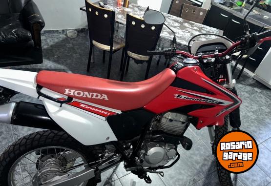 Motos - Honda Tornado 2014 Nafta 8000Km - En Venta