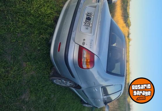 Autos - Fiat Siena 2004 Nafta 200000Km - En Venta