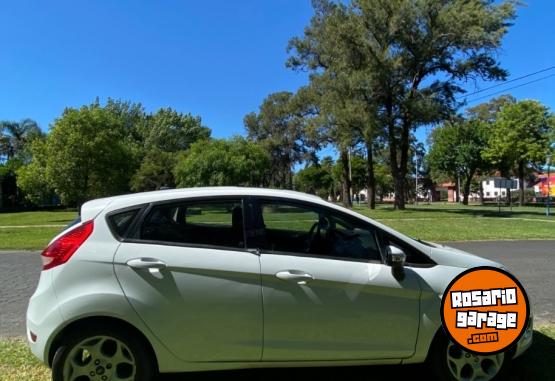 Autos - Ford fiesta kinetic 2013 Nafta 130000Km - En Venta