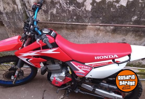 Motos - Honda Tornado 2017 Nafta 30000Km - En Venta