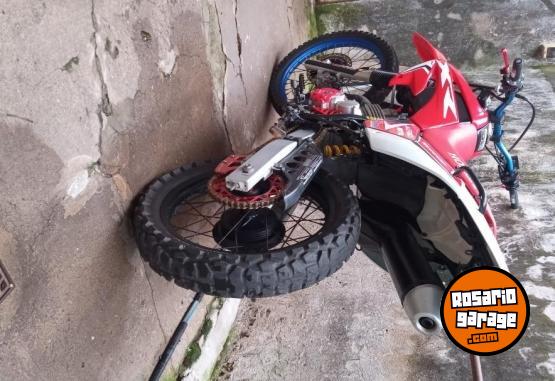 Motos - Honda Tornado 2017 Nafta 30000Km - En Venta