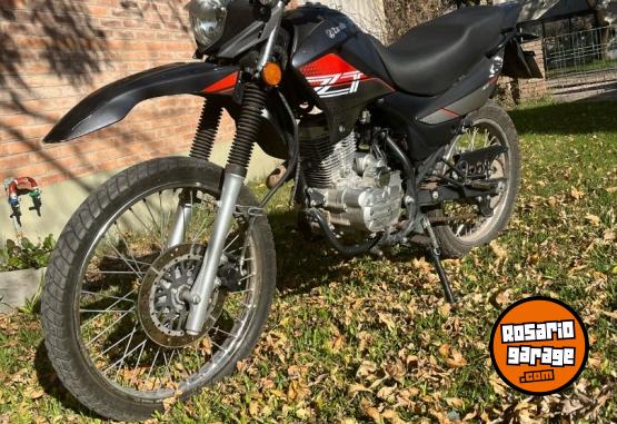 Motos - Zanella ZT 150 2022 Nafta 10100Km - En Venta