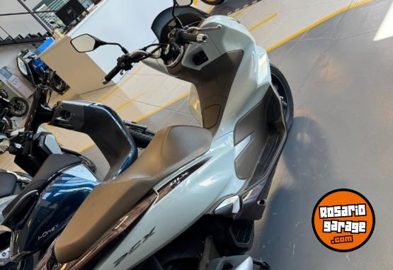 Motos - Honda PCX DLX 2023 Nafta 6030Km - En Venta