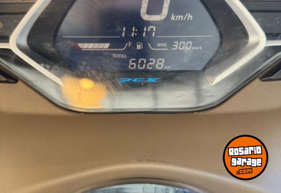Motos - Honda PCX DLX 2023 Nafta 6030Km - En Venta