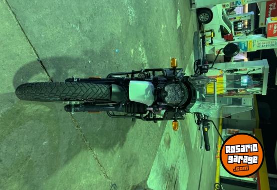 Motos - Royal Enfield HIMALAYAN 411 2023 Nafta 9300Km - En Venta