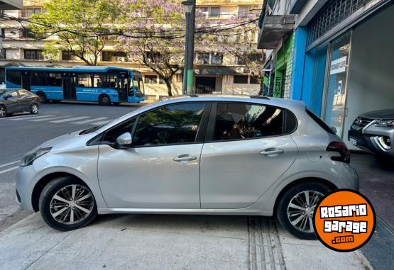Autos - Peugeot 208 2017 Nafta 88000Km - En Venta