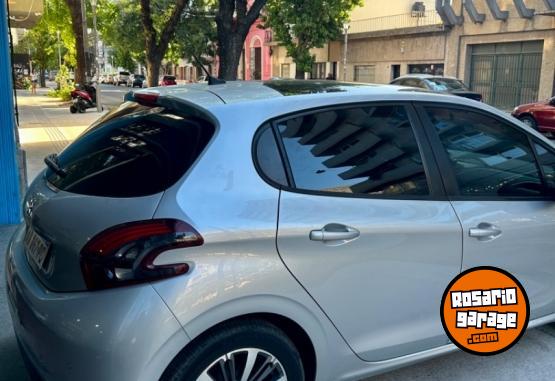 Autos - Peugeot 208 2017 Nafta 88000Km - En Venta