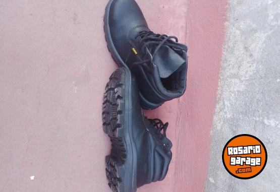 Indumentaria - Botines punta de acero - En Venta