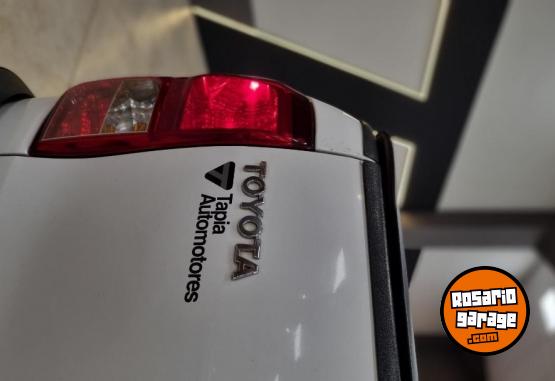 Camionetas - Toyota HILUX DC DX 2.4L 4X4 2020 Diesel 180000Km - En Venta