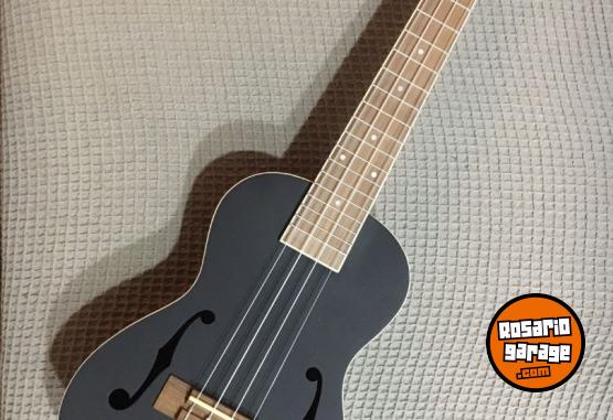 Instrumentos Musicales - UKELELE VIOLIN - En Venta