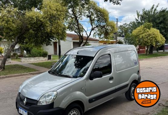 Utilitarios - Renault Kangoo 2017 GNC 145000Km - En Venta