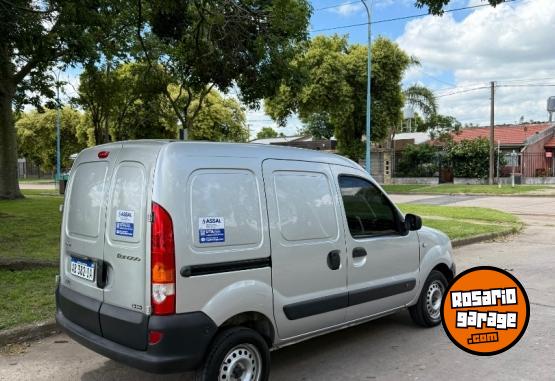 Utilitarios - Renault Kangoo 2017 GNC 145000Km - En Venta