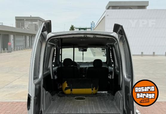 Utilitarios - Renault Kangoo 2017 GNC 145000Km - En Venta