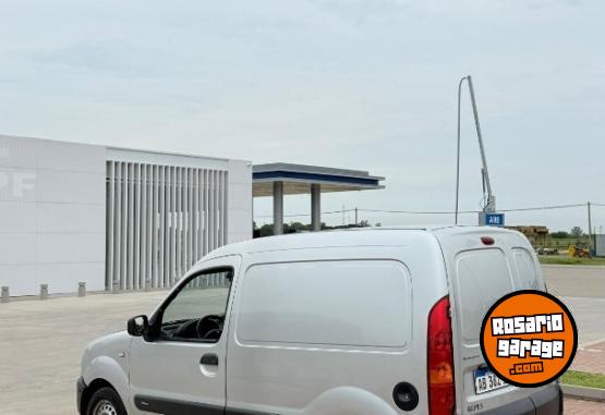Utilitarios - Renault Kangoo 2017 GNC 145000Km - En Venta