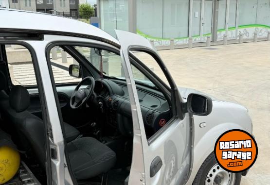 Utilitarios - Renault Kangoo 2017 GNC 145000Km - En Venta