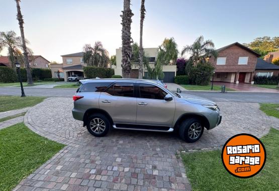 Camionetas - Toyota SW4 SRX AT/6 7A 2018 Diesel 128000Km - En Venta