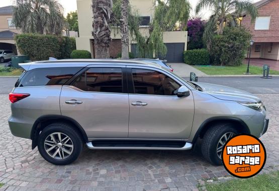 Camionetas - Toyota SW4 SRX AT/6 7A 2018 Diesel 128000Km - En Venta