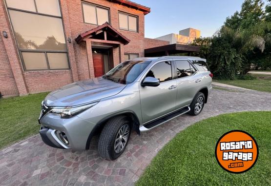 Camionetas - Toyota SW4 SRX AT/6 7A 2018 Diesel 128000Km - En Venta