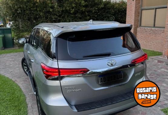 Camionetas - Toyota SW4 SRX AT/6 7A 2018 Diesel 128000Km - En Venta