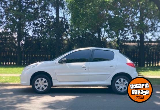 Autos - Peugeot 207 compact Allure 1,4 2015 Nafta 146000Km - En Venta