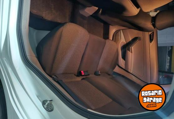 Autos - Volkswagen Virtus 2018 Nafta 129000Km - En Venta