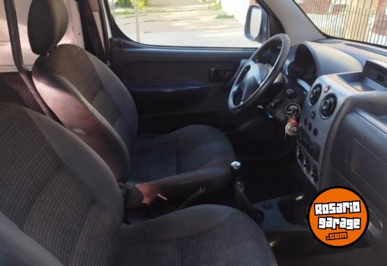 Utilitarios - Peugeot Partner 2018 Diesel 190000Km - En Venta