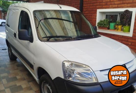 Utilitarios - Peugeot Partner 2018 Diesel 190000Km - En Venta