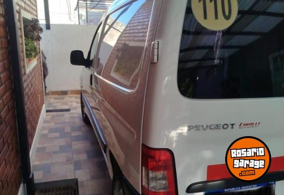 Utilitarios - Peugeot Partner 2018 Diesel 190000Km - En Venta