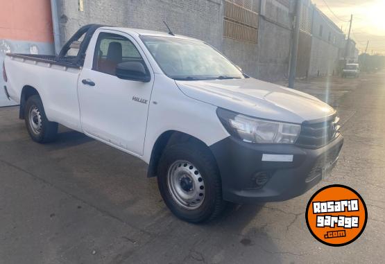 Camionetas - Toyota Simple cabina 2016 Diesel 120000Km - En Venta