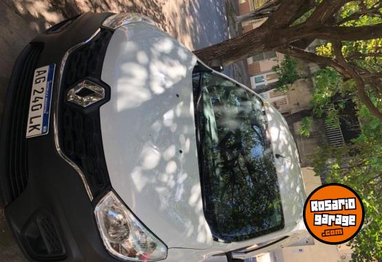 Utilitarios - Renault Kangoo express 5 asientos 2023 Nafta 84300Km - En Venta