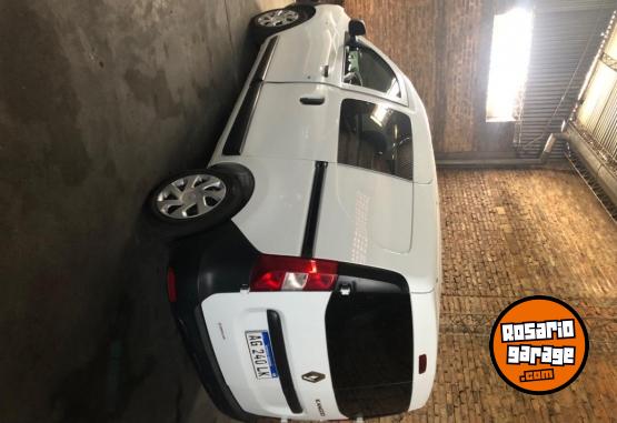 Utilitarios - Renault Kangoo express 5 asientos 2023 Nafta 84300Km - En Venta