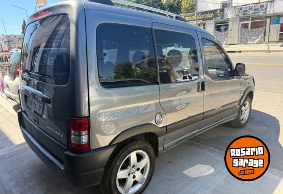 Utilitarios - Peugeot Partner patagonica 2017 Diesel 117000Km - En Venta