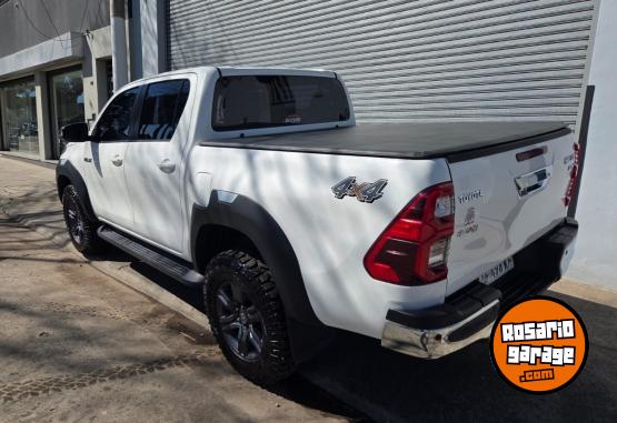 Camionetas - Toyota Hilux srv 2022 Diesel 93000Km - En Venta