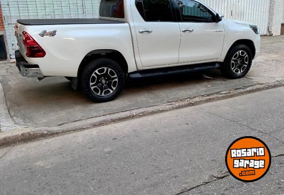 Camionetas - Toyota Hilux SRV 2022 Diesel 75000Km - En Venta
