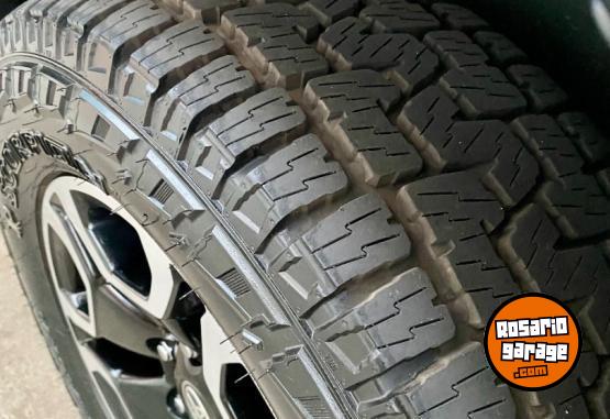 Camionetas - Toyota Hilux SRV 2022 Diesel 75000Km - En Venta