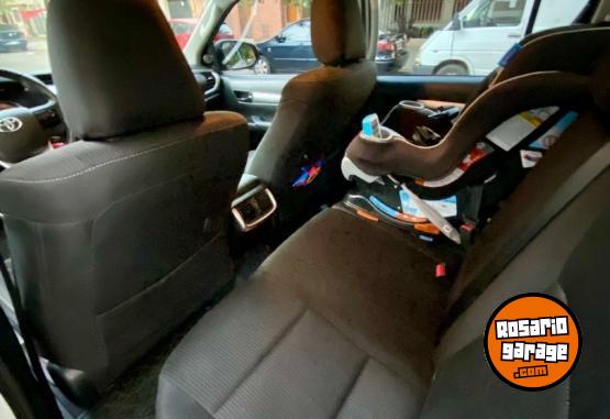 Camionetas - Toyota Hilux SRV 2022 Diesel 75000Km - En Venta