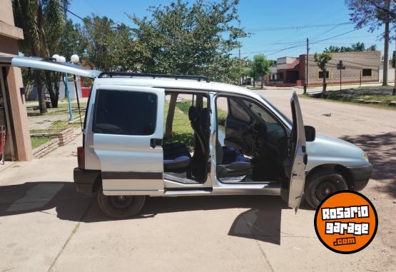 Utilitarios - Peugeot Partner patagnica 2006 Nafta 330000Km - En Venta