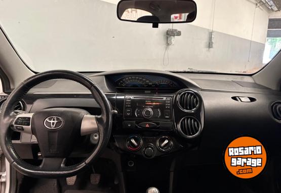 Autos - Toyota Etios Xls 1.5 2014 Nafta 205000Km - En Venta