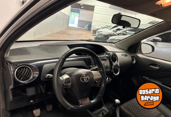 Autos - Toyota Etios Xls 1.5 2014 Nafta 205000Km - En Venta