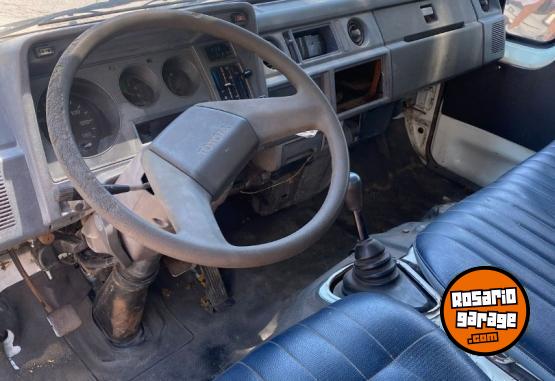 Camiones y Grúas - vendo Toyota Dyna - En Venta