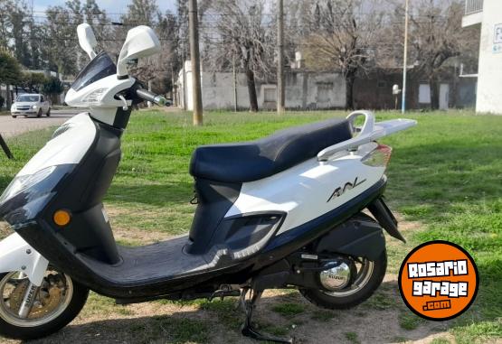 Motos - Suzuki Scooter 125 2013 Nafta 3000Km - En Venta