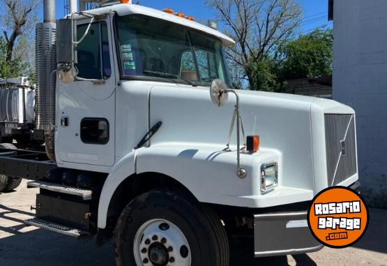 Camiones y Grúas - Camión Volvo Wg64 6x4 Tatú- Caterpillar -excelente Estado - En Venta