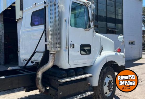 Camiones y Grúas - Camión Volvo Wg64 6x4 Tatú- Caterpillar -excelente Estado - En Venta