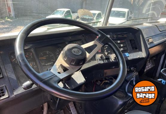 Camiones y Grúas - Camión Volvo Wg64 6x4 Tatú- Caterpillar -excelente Estado - En Venta