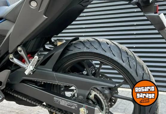 Motos - Honda Honda cb 300 con 300km 2023 Nafta 300Km - En Venta