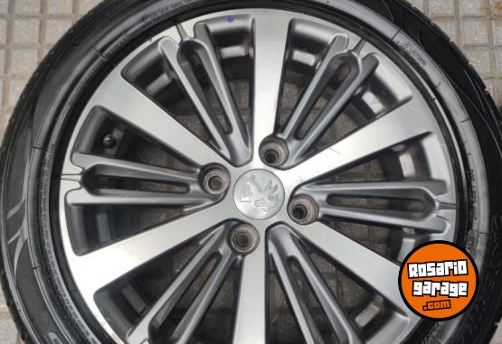 Accesorios para Autos - Llantas 16 Peugeot 208 Originales EXCELENTES con Gomas Seminuevas. $750.000 las 4. NO BAJO PRECIO - En Venta