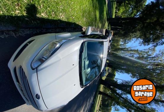 Autos - Ford Fiesta Kinetic SE 2016 Nafta 70000Km - En Venta