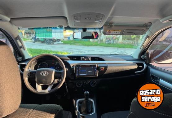 Camionetas - Toyota Hilux sr 4x2 mt 2018 Diesel 114000Km - En Venta